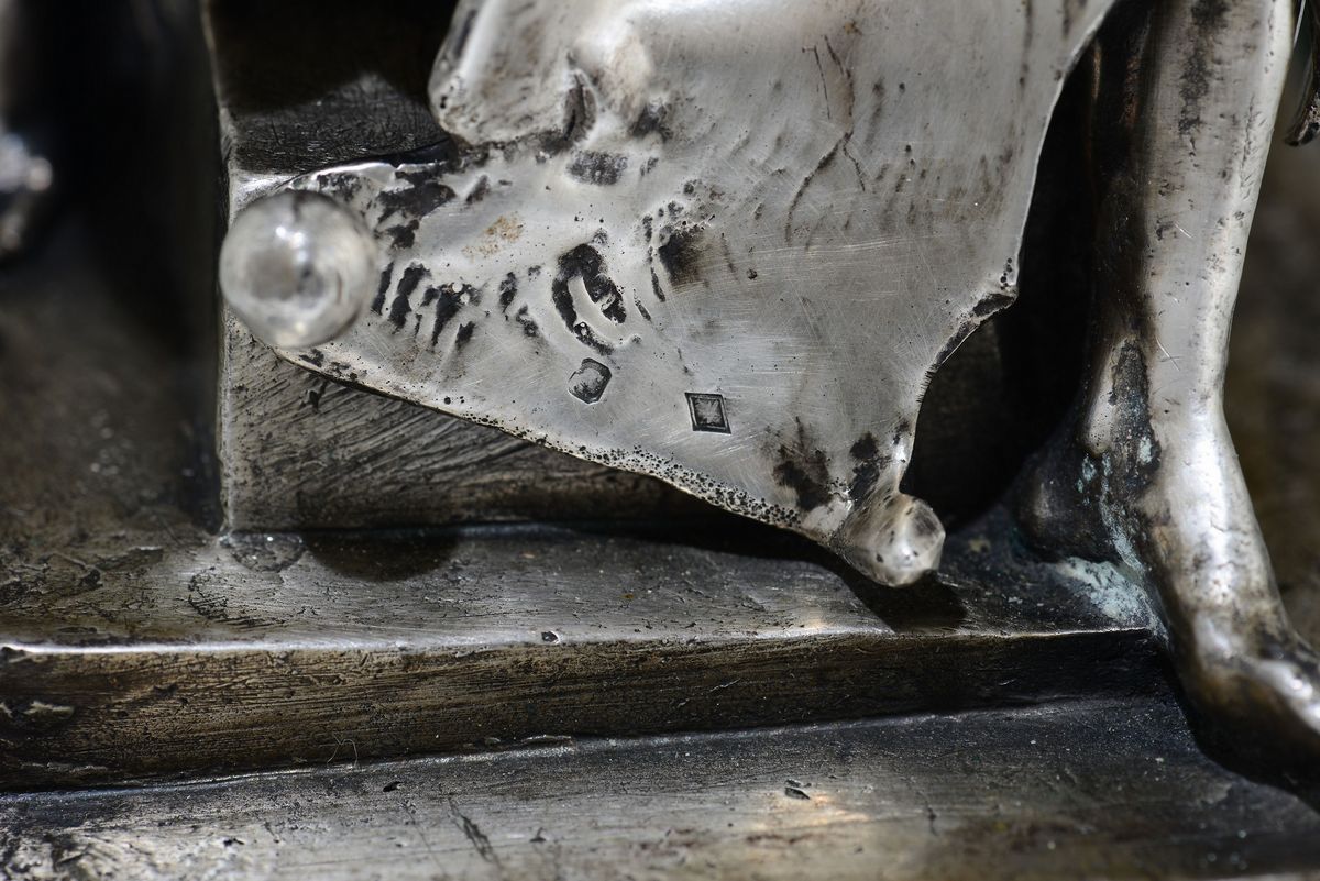 Vassoio da Parata in Argento Sbalzato e Cesellato, Italia (genova?) XVII-XVIII Secolo, Apparentem...