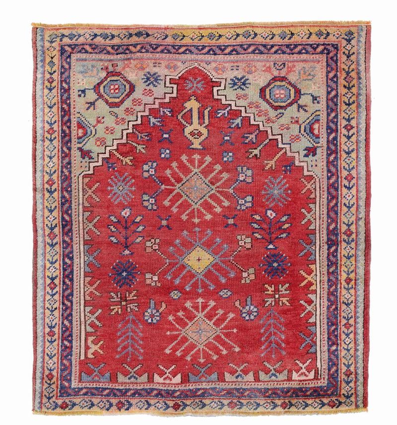 An Anatolian rug, early 20th century, cm 147x130. Good conditions  - Auction Fine Carpets - Cambi Casa d'Aste