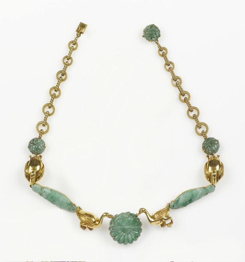 A jadeite necklace. Mounted in yellow gold 750/1000  - Auction Fine Jewels - Cambi Casa d'Aste