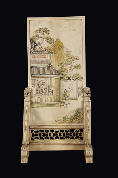 Placca con Alzata in Avorio Lavorato Raffigurante Paesaggio con Casa e Ramo di Pesco, Cina, Dinas...