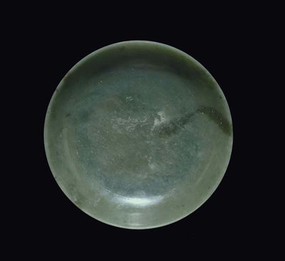 Piatto in Giada Verde Spinacio e Russet, Cina, Dinastia Qing, XIX Secolo