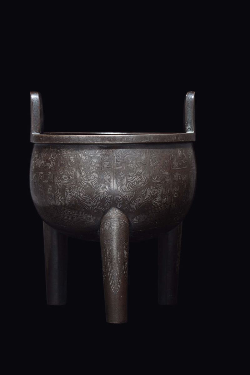 A bronze Shi Sou tripod censer with inscriptions, China, Qing Dynasty, 18th century  - Auction Fine Chinese Works of Art - Cambi Casa d'Aste