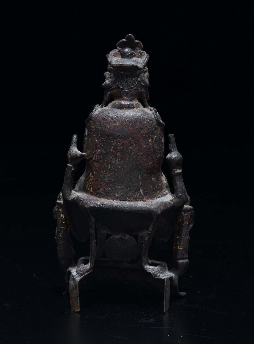 Figura di Buddha Seduto in Trono in Bronzo con Tracce di Doratura , Cina, Dinastia Ming, XVII Sec...
