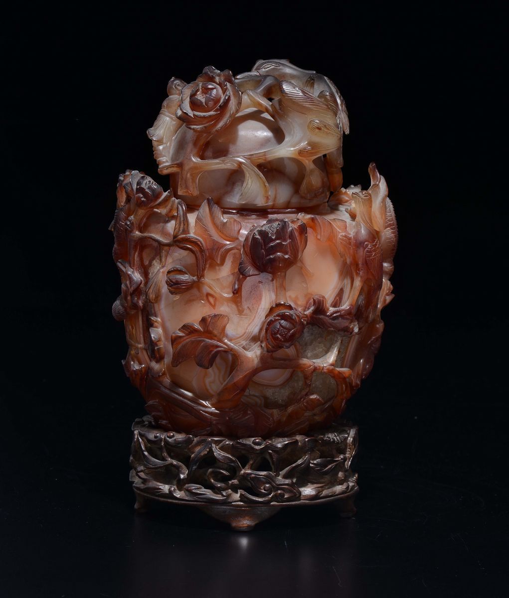 Vaso con Coperchio in Agata con Decoro di Gru e Rami a Rilievo, Cina, Dinastia Qing, XIX Secolo