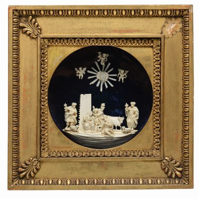 Gruppo in Avorio Scolpito a Micro-intaglio con Raffigurazione Dell’adorazione dei Magi Entro Corn...
