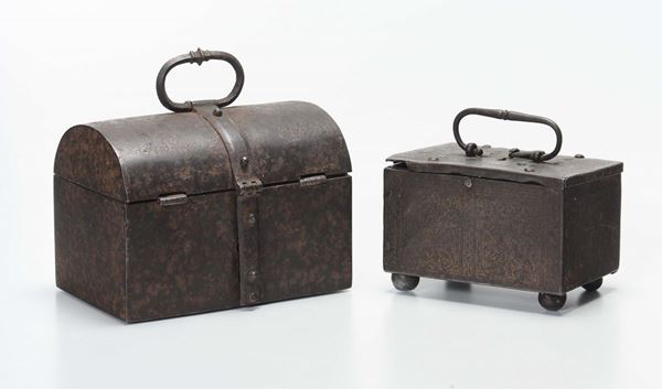Lotto di due piccoli forzieri in ferro, XVIII secolo