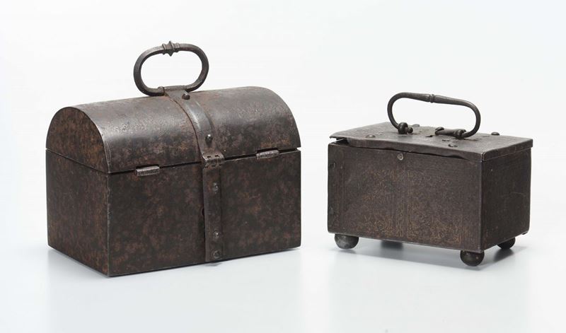 Lotto di due piccoli forzieri in ferro, XVIII secolo  - Asta Antiquariato - Cambi Casa d'Aste