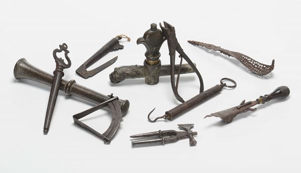 Lotto di antichi oggetti in ferro