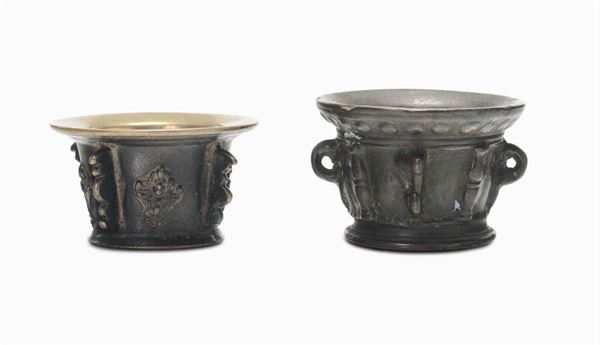 Lotto di due mortai diversi in bronzo, XVIII secolo