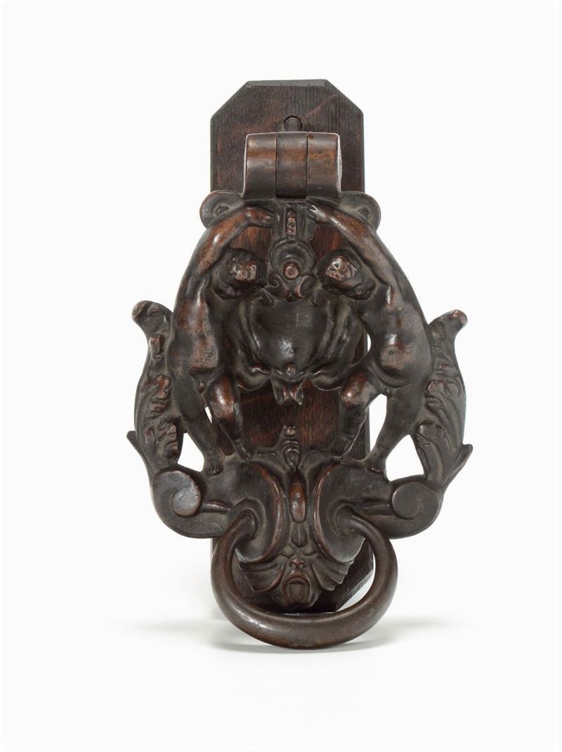 Maniglione in bronzo, XVIII secolo  - Auction Antique Online Auction - Cambi Casa d'Aste