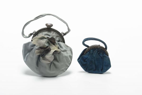 Due borsette in raso con apertura in argento,