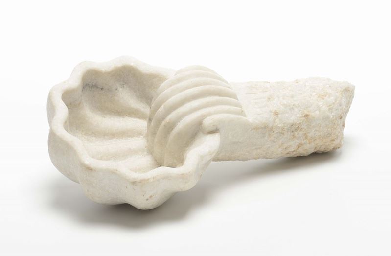 Acquasantiera in marmo bianco, XIX secolo  - Asta Antiquariato - Cambi Casa d'Aste