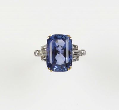 Anello con Zaffiro di Ct 17,00 Circa con Diamanti