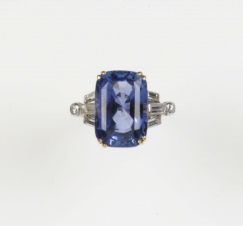 A sapphire and diamond ring. Sapphire weight approx. 16,00 carats  - Auction Fine Jewels - Cambi Casa d'Aste