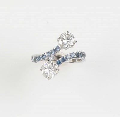 Anello Contrarié con Due Diamanti per Ct 2,20 Circa e Piccoli Zaffiri