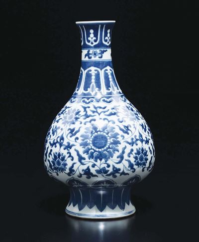 Vaso in Porcellana Bianca e Blu a Decoro Floreale, Cina, Dinastia Qing, XIX Secolo