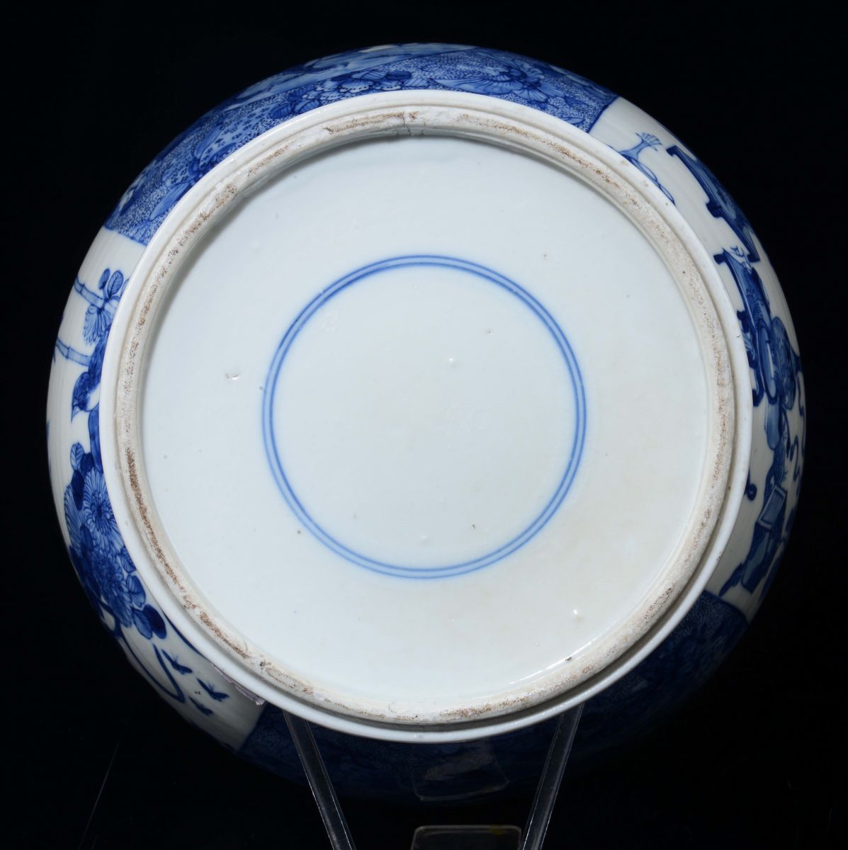 Potiche con Coperchio in Porcellana Bianca e Blu con Decoro Naturalistico Entro Riserve, Cina, Di...