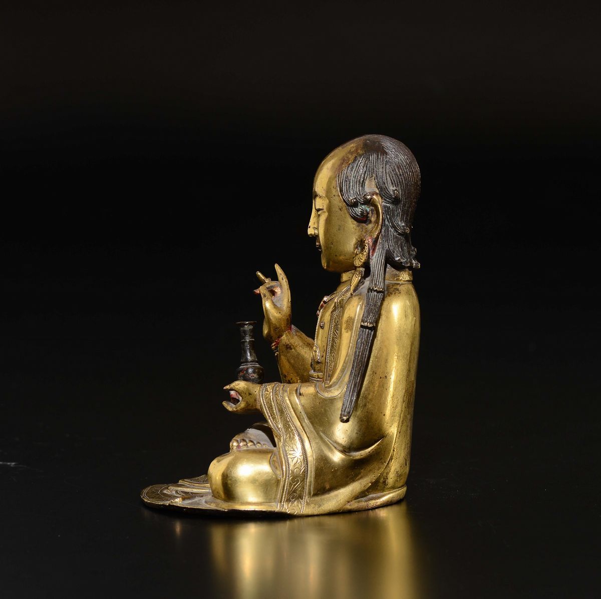 Bronzo Dorato Raffigurante Monaco con Vaso, Cina, Dinastia Ming, XVII Secolo