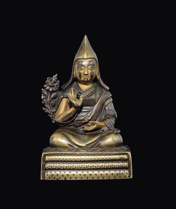 Figura di Dalai Lama Kelsang Gyats in bronzo dorato, Tibet, XVIII secolo