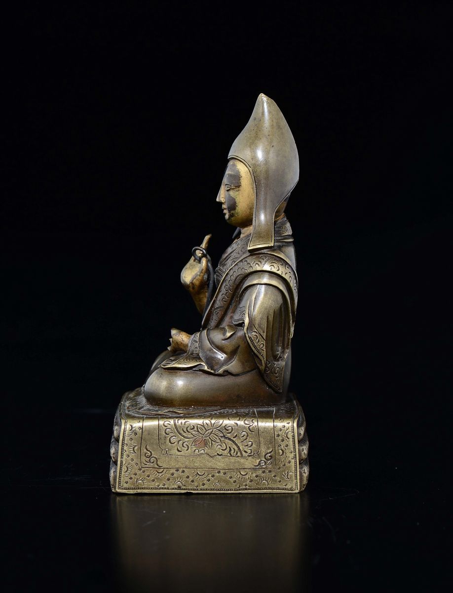 Figura di Dalai Lama Kelsang Gyats in Bronzo Dorato, Tibet, XVIII Secolo