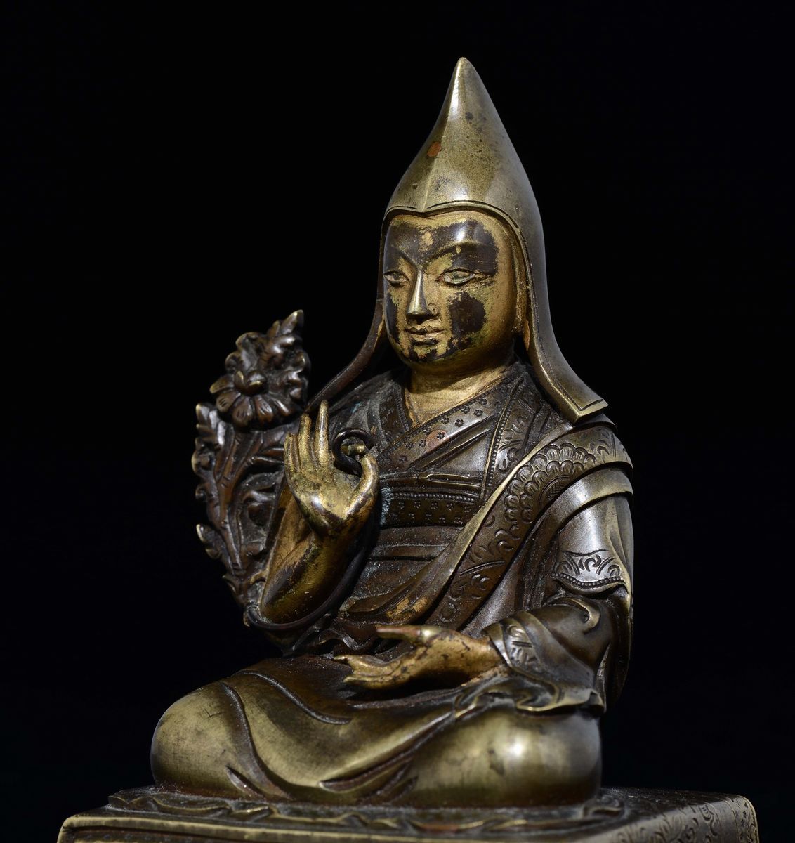Figura di Dalai Lama Kelsang Gyats in Bronzo Dorato, Tibet, XVIII Secolo
