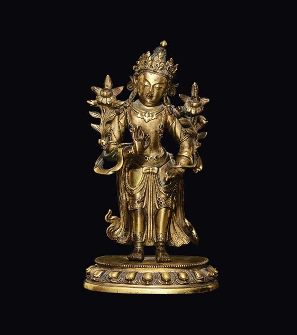 Figura di Tara in bronzo dorato eretta su fiore di loto, Cina, Dinastia Qing, epoca Yongzheng (1723-1735)