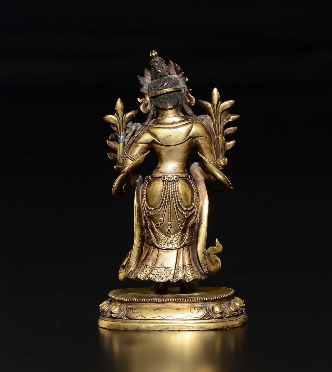 Figura di Tara in Bronzo Dorato Eretta su Fiore di Loto, Cina, Dinastia Qing, Epoca Yongzheng (17...