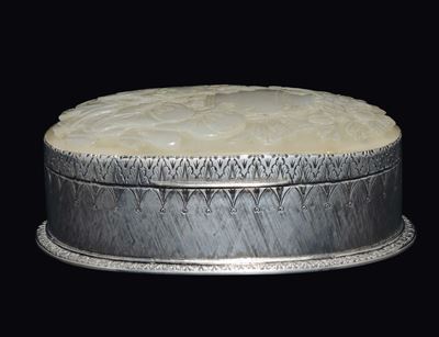 Scatola in Argento con Placca in Giada Bianca sul Coperchio con Fanciulli, Cina, Dinastia Qing, E...