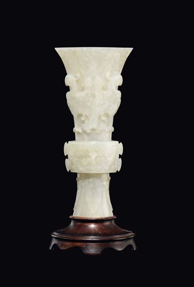 Vasetto in Giada Bianca con Decoro Geometrico a Rilievo, Cina, Dinastia Qing, Epoca Qianlong (173...