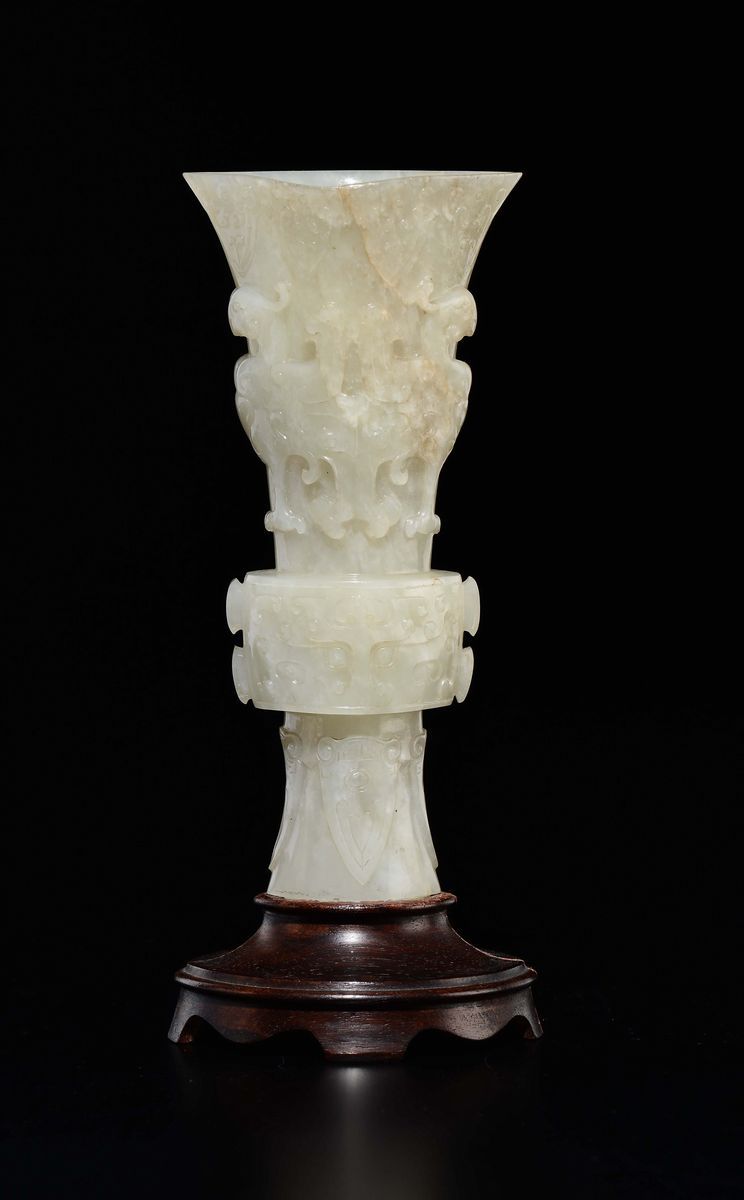 Vasetto in Giada Bianca con Decoro Geometrico a Rilievo, Cina, Dinastia Qing, Epoca Qianlong (173...