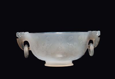 Ciotola in Agata Opalescente con Manici Ad Anelli e Decoro di Fenici Stilizzate, Cina, Dinastia Q...