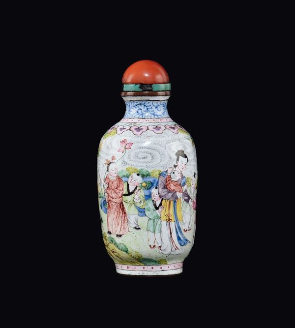 Snuff bottle in metallo smaltato con immagini di Guanyin, Cina, Canton, Dinastia Qing, XIX secolo