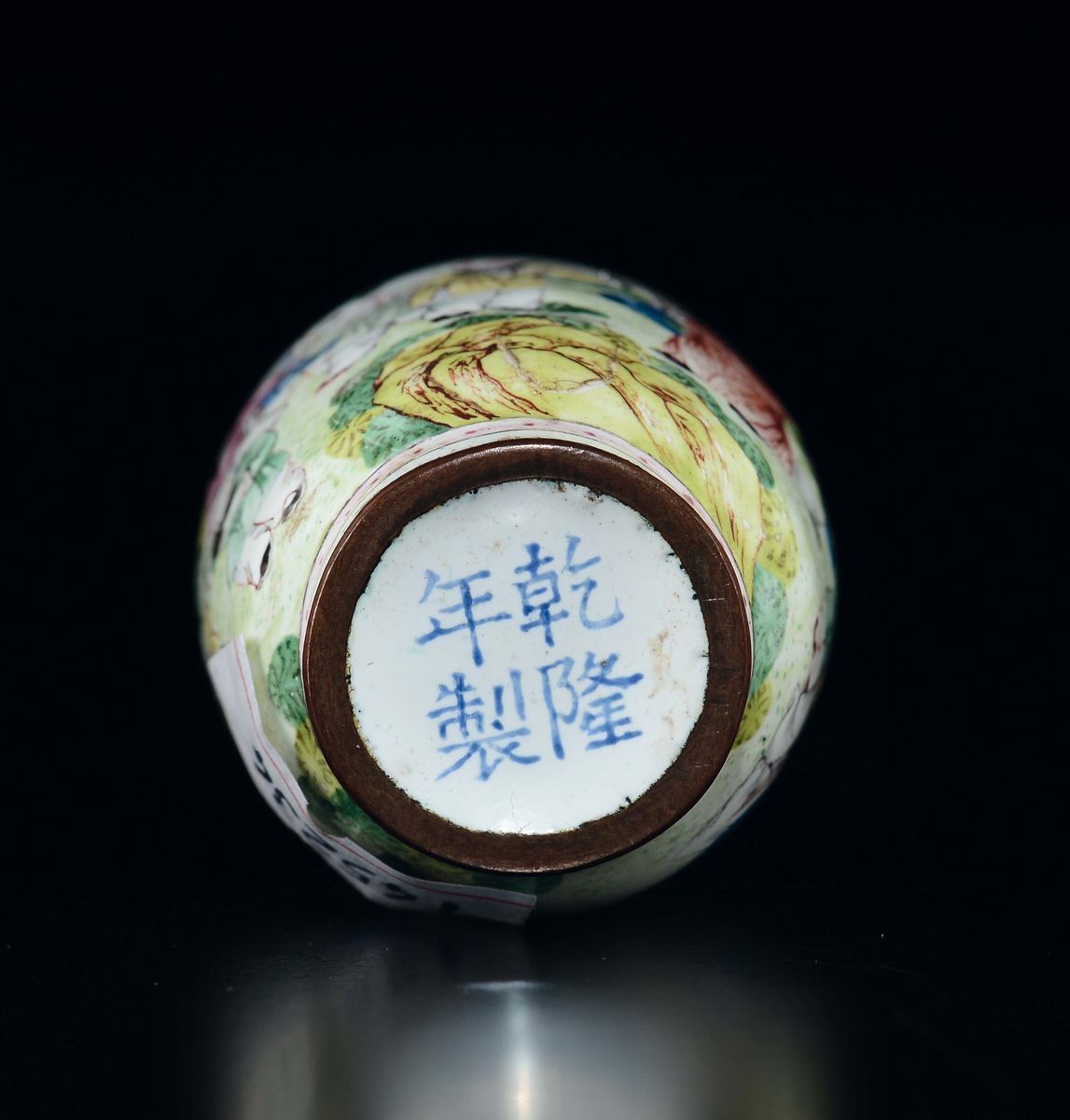 Snuff Bottle in Metallo Smaltato con Immagini di Guanyin, Cina, Canton, Dinastia Qing, XIX Secolo