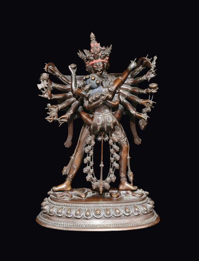 Grande ed Importante Figura di Cakravamsara in Bronzo su Fiore di Loto, Tibet, Epoca Qianlong (17...