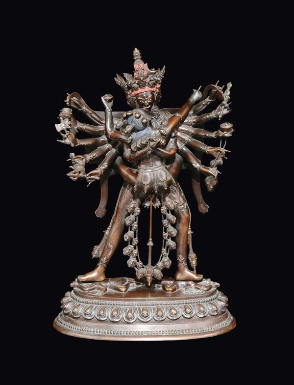 Grande ed importante figura di Cakravamsara in bronzo su fiore di loto, Tibet, epoca Qianlong (1736-1 [..]