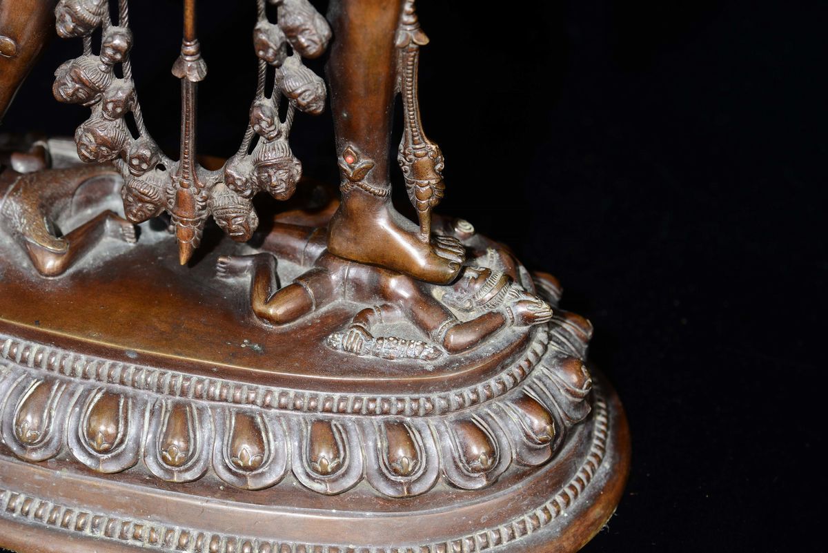 Grande ed Importante Figura di Cakravamsara in Bronzo su Fiore di Loto, Tibet, Epoca Qianlong (17...