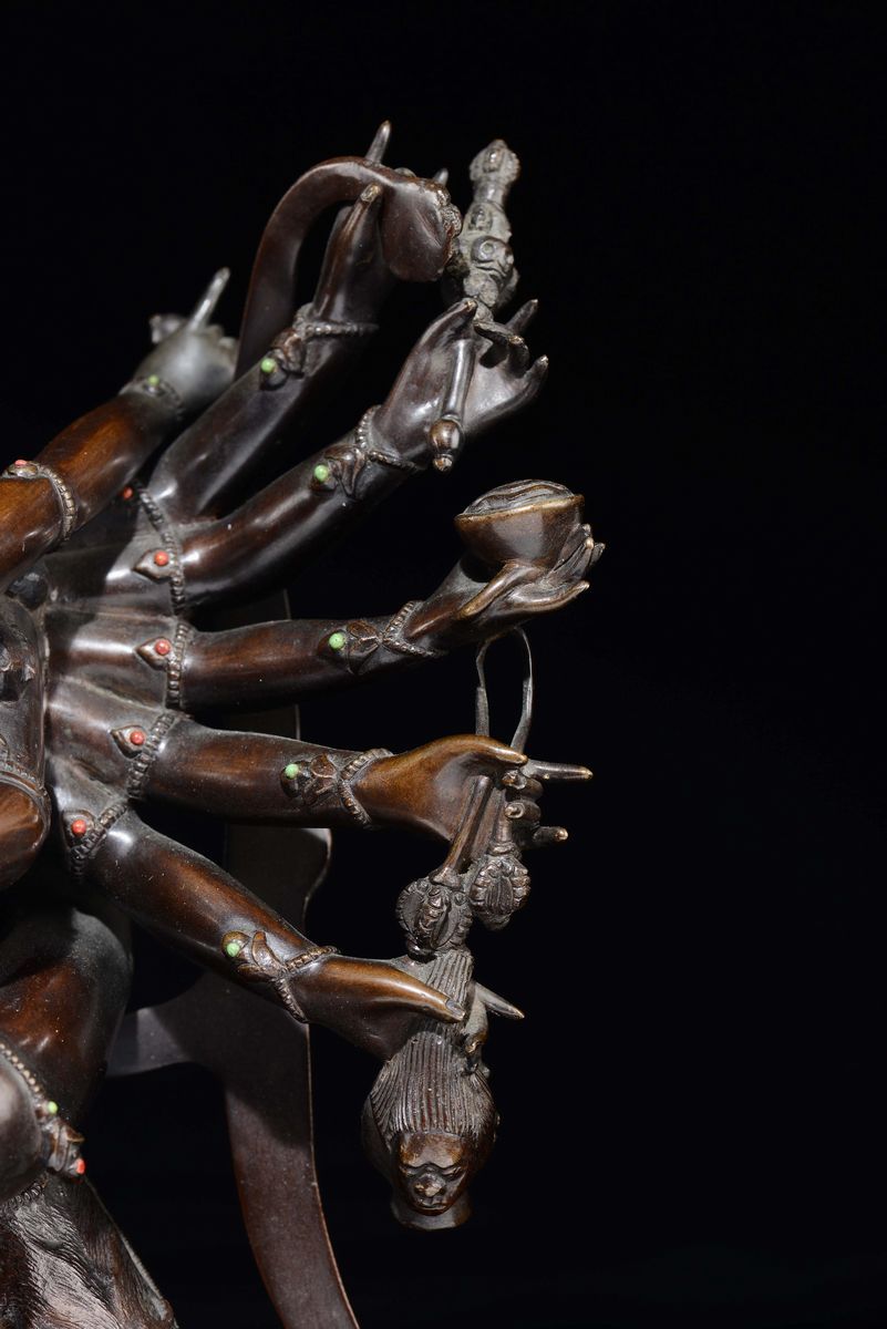 Grande ed Importante Figura di Cakravamsara in Bronzo su Fiore di Loto, Tibet, Epoca Qianlong (17...
