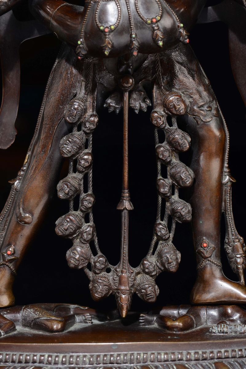 Grande ed Importante Figura di Cakravamsara in Bronzo su Fiore di Loto, Tibet, Epoca Qianlong (17...