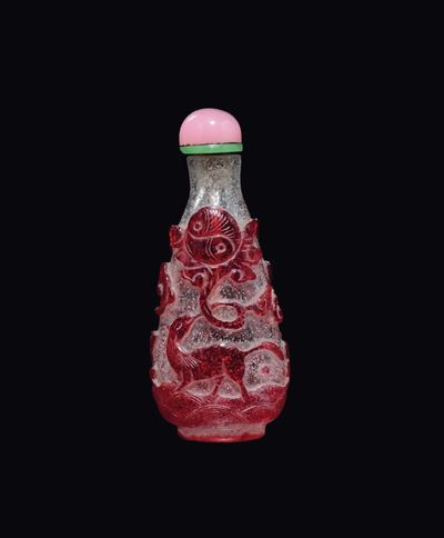 Snuff Bottle in Vetro con Decoro Rosso a Rilievo, Cina, Dinastia Qing, XIX Secolo