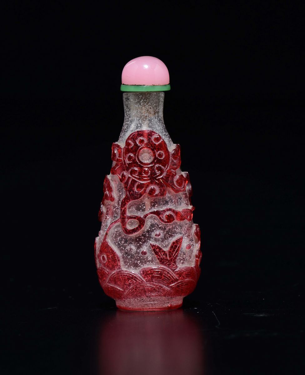Snuff Bottle in Vetro con Decoro Rosso a Rilievo, Cina, Dinastia Qing, XIX Secolo