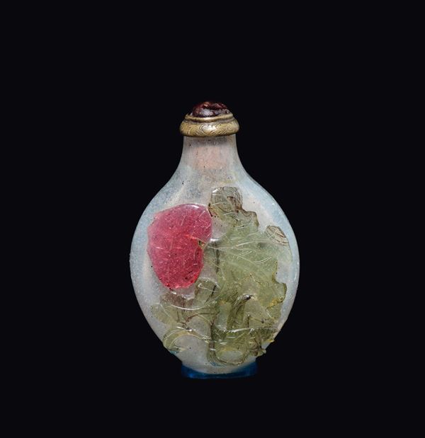 Snuff bottle in vetro con decoro a rilievo, Cina, Dinastia Qing, epoca Qianlong (1736-1795)