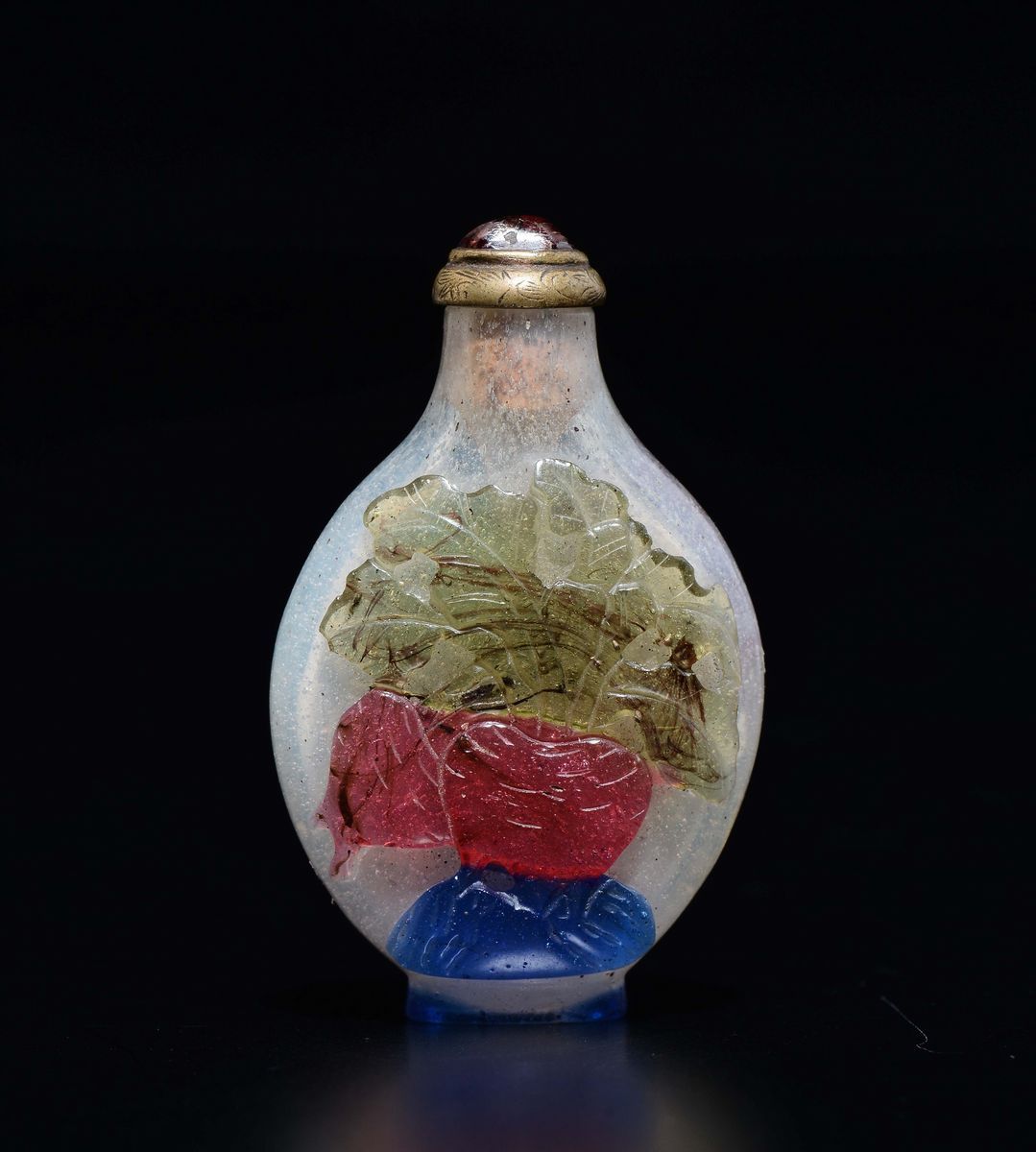 Snuff Bottle in Vetro con Decoro a Rilievo, Cina, Dinastia Qing, Epoca Qianlong (1736-1795)