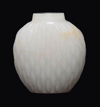Snuff Bottle in Giada Bianca con Corpo a Losanghe, Cina, Dinastia Qing, XIX Secolo
