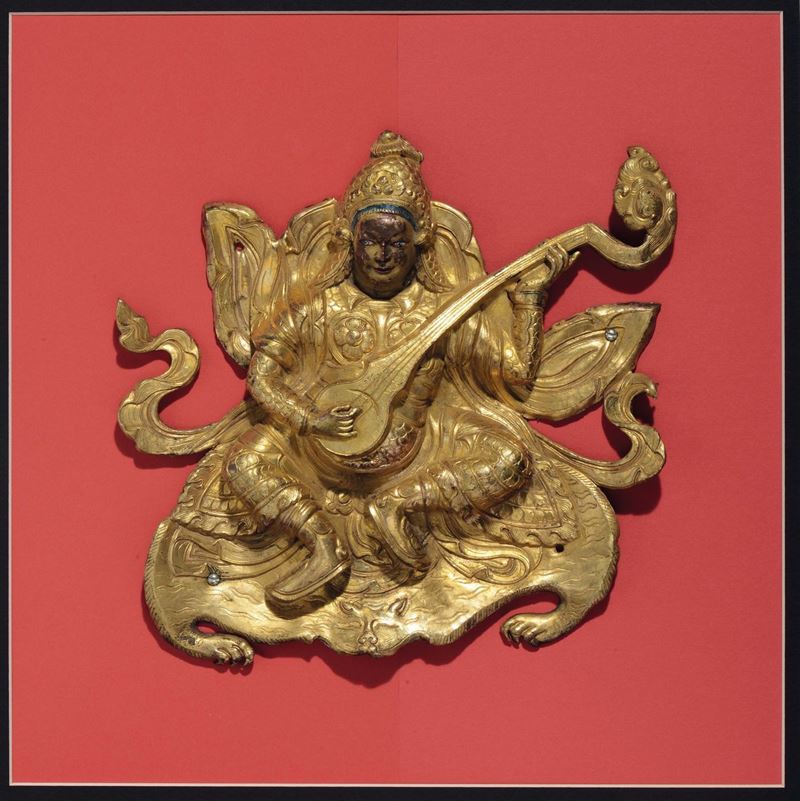 Divinità musicante in rame dorato incorniciata, Tibet, XVIII secolo  - Asta Fine Chinese Works of Art - Cambi Casa d'Aste