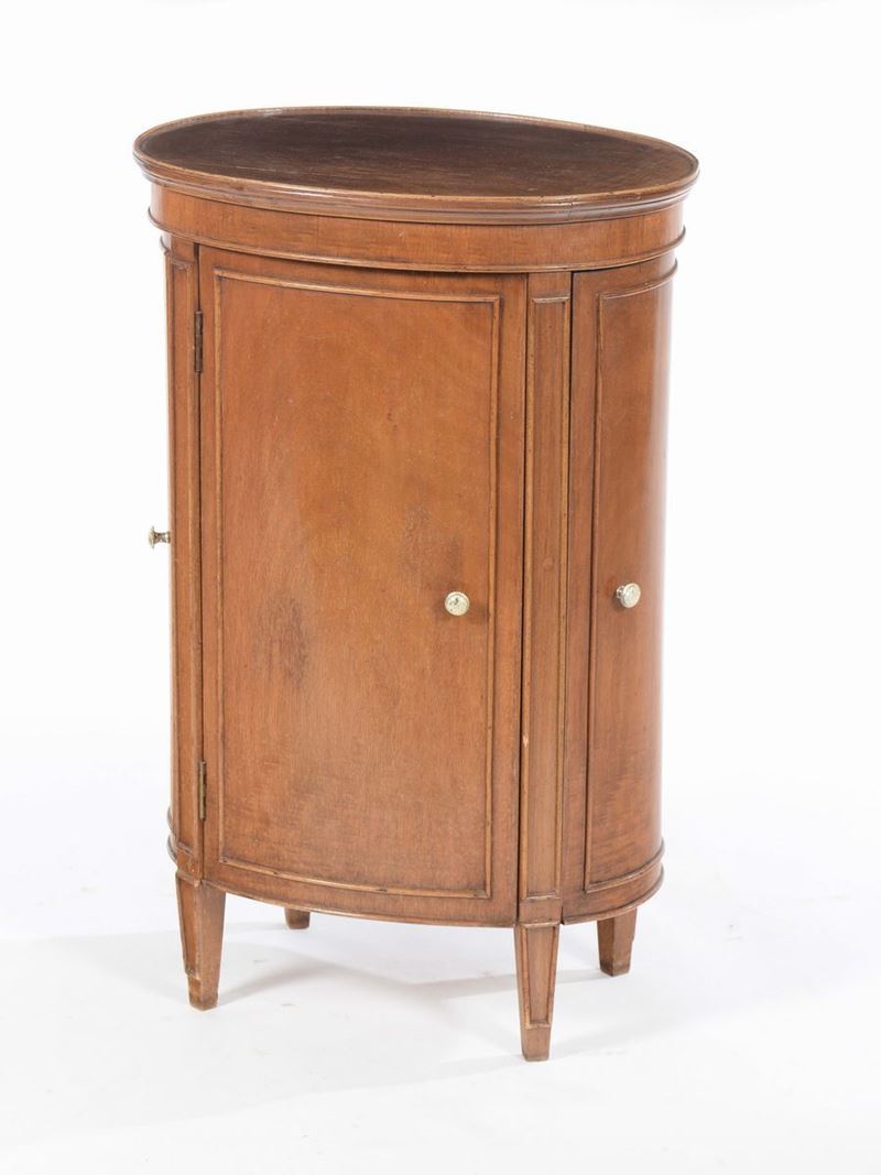 Comodino ovale in noce ad uno sportello, XIX secolo  - Asta Antiquariato - Cambi Casa d'Aste