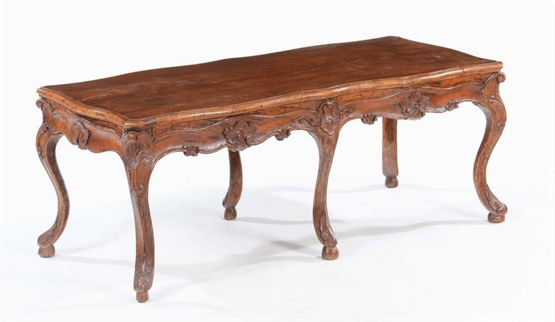 Tavolo basso da salotto in noce, XX swecolo  - Auction Antique Online Auction - Cambi Casa d'Aste