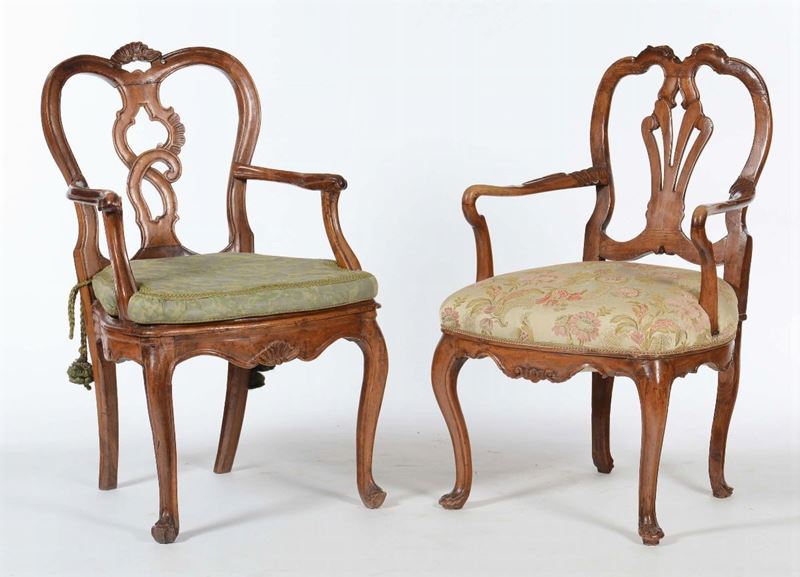 Due poltroncine Luigi XV diverse, XVIII-XIX secolo  - Auction Antique Online Auction - Cambi Casa d'Aste