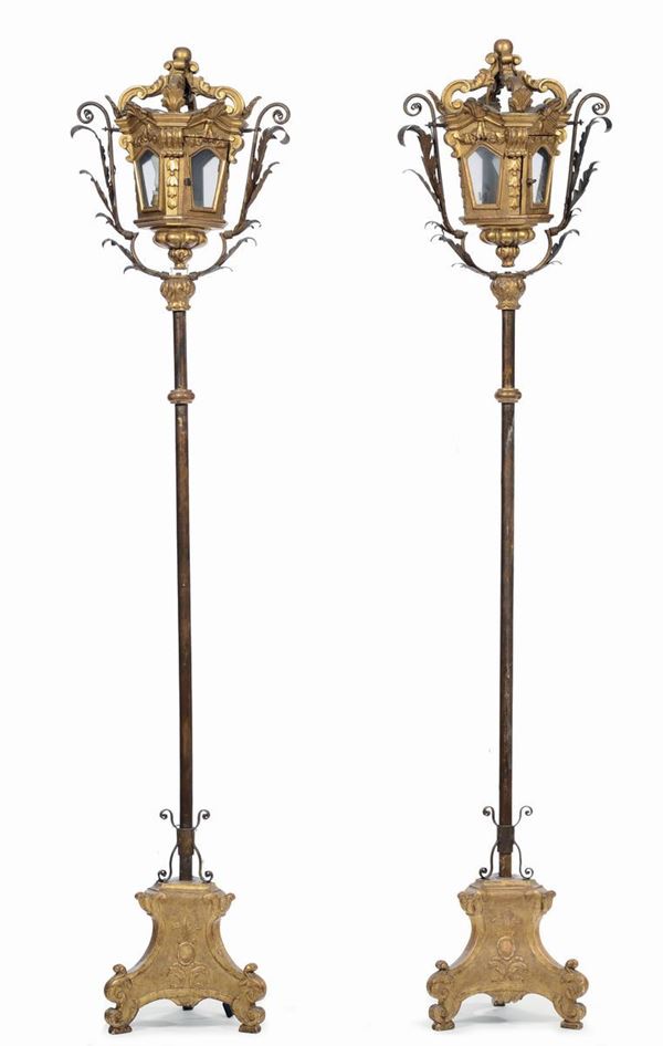 Coppia di lanterne in legno intagliato e dorato, XVIII secolo