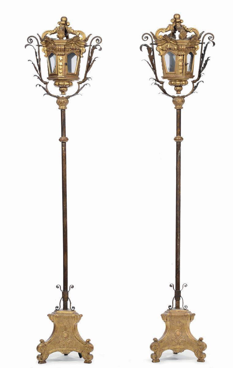 Coppia di lanterne in legno intagliato e dorato, XVIII secolo  - Asta Importanti Oggetti e Arredi - Cambi Casa d'Aste
