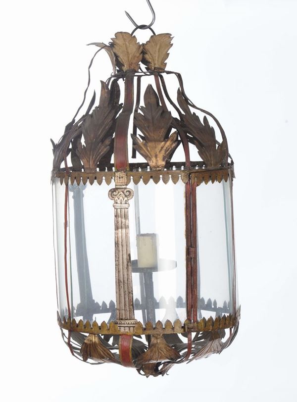 Due lanterne diverse in lamierino laccato